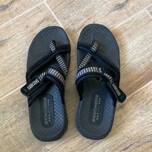 Sketchers flip flops